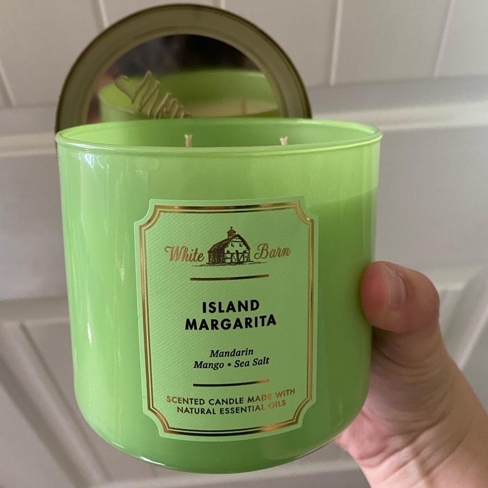 MOVING SALE!! 🌟NWT🌟 White Barn 3-Wick Candle
